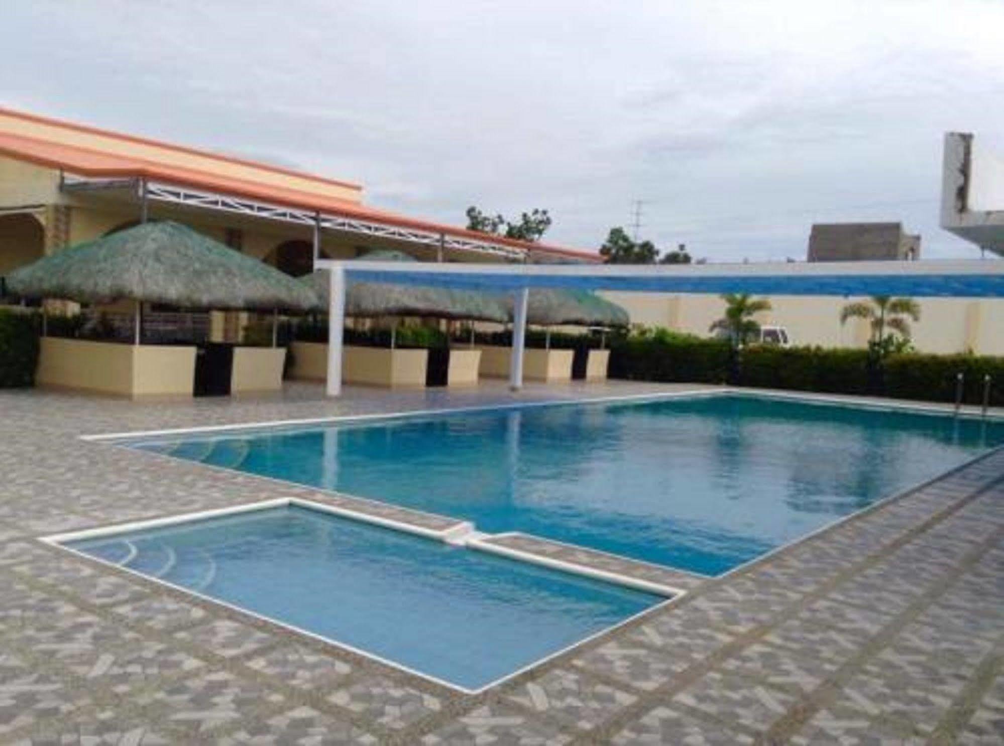 Ukl Ever Resort Hotel Laoag Εξωτερικό φωτογραφία